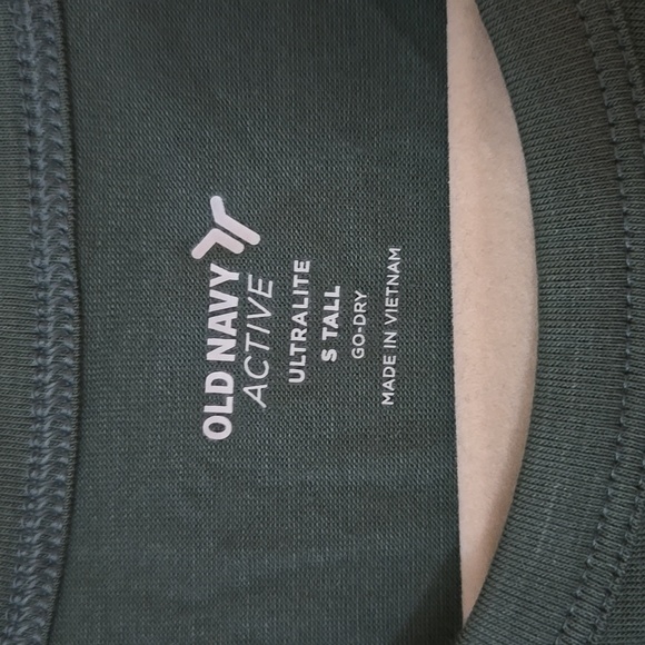 NWT Old Navy Active Ultralite Ctopped Tank - Picture 4 of 6